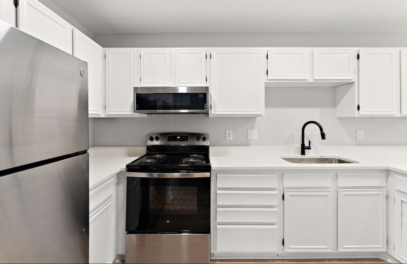 White Kitchen Cabinets Appliances